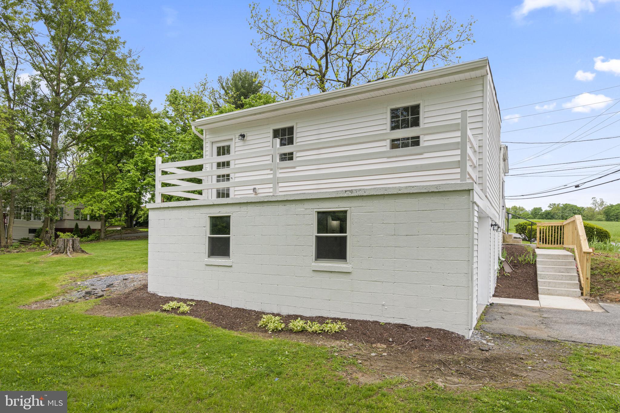 3305 Roundtop Road Hershey, PA 17033 - Photo 4 of 44