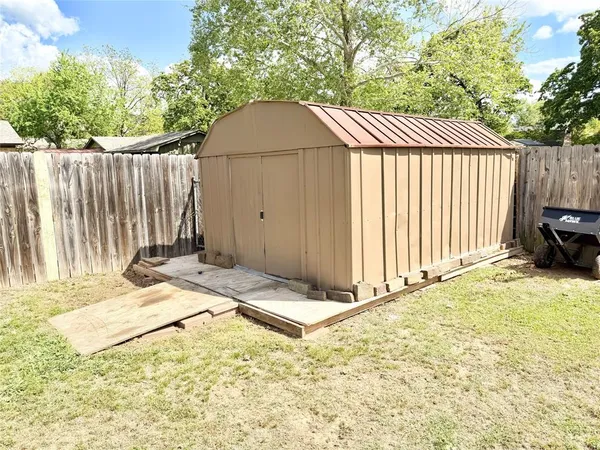$250,000 | 806 Glen Key Street, Denison, TX 75020
