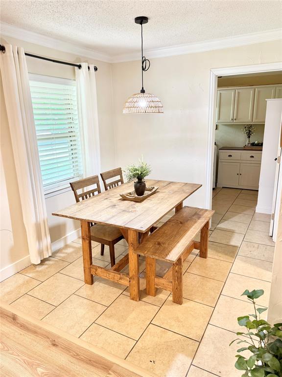 806 Glen Key Street Denison, TX 75020 - Photo 4 of 27 a view of a dining room with furniture