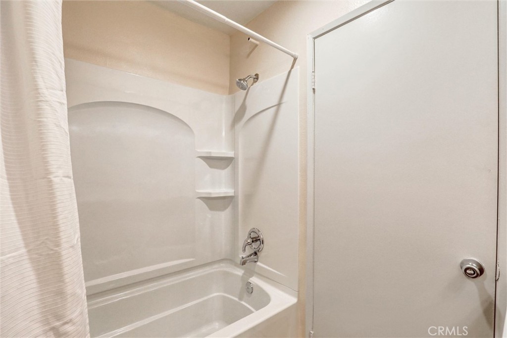 450 East 4th Street, Unit 337 Santa Ana, CA 92701 - Photo 13 of 26 a bathroom with a bathtub
