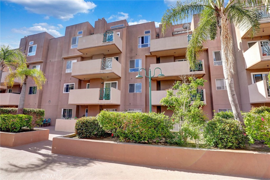 450 East 4th Street, Unit 337 Santa Ana, CA 92701 - Photo 2 of 26 front view of a building