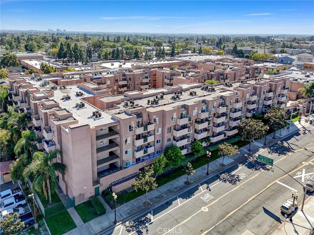 450 East 4th Street, Unit 337 Santa Ana, CA 92701 - Photo 26 of 26 a view of a city