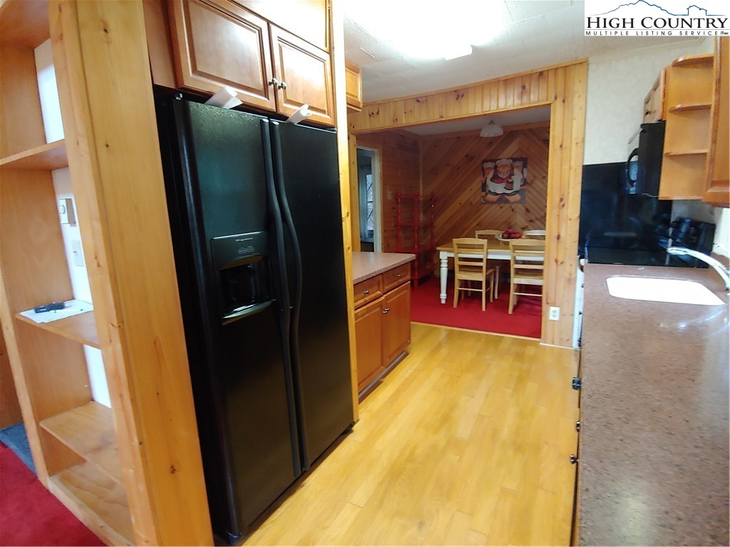 218 Oak Road Beech Mountain, NC 28604 - Photo 5 of 19 Gallery Image 5