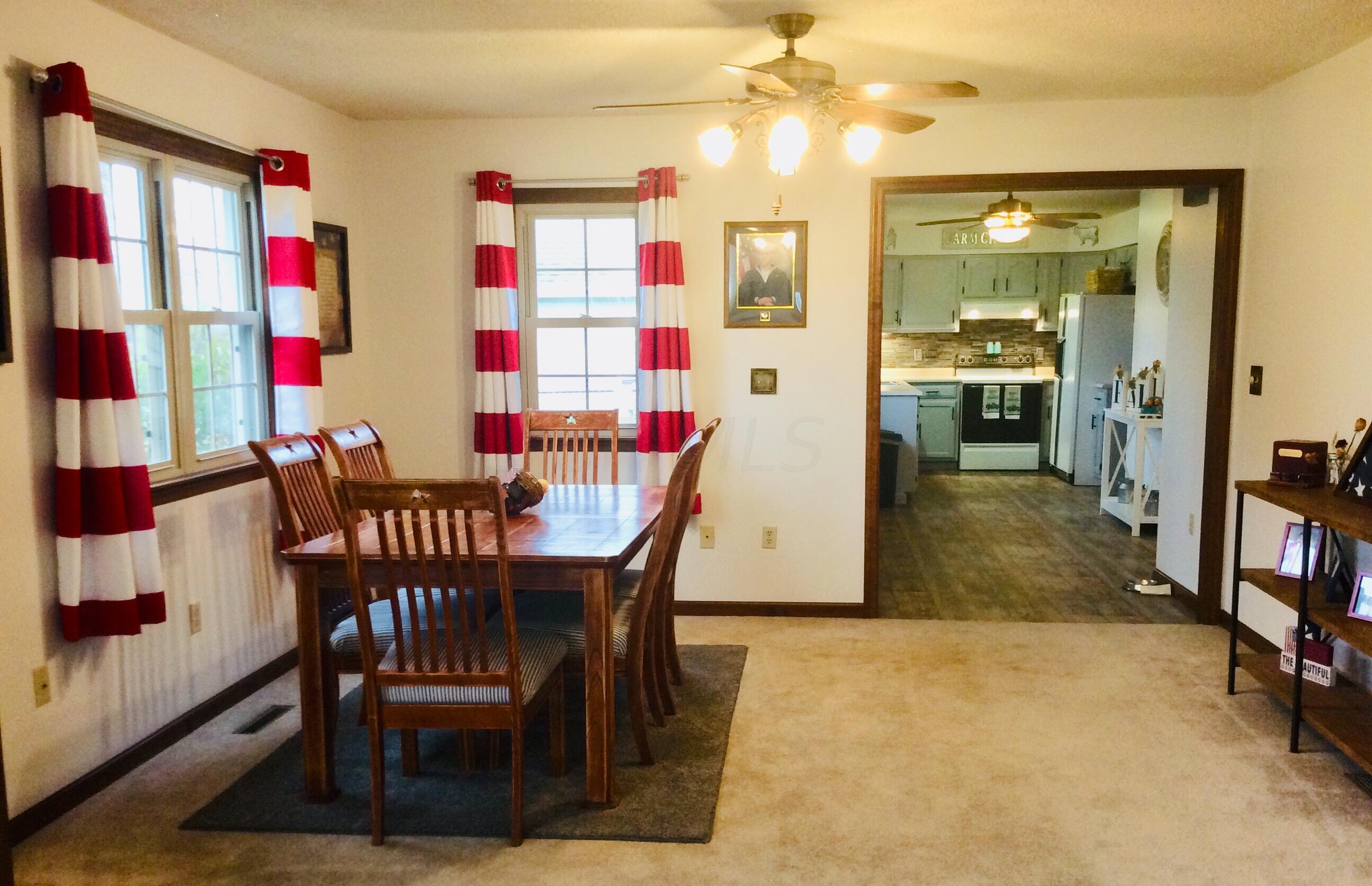 17300 Little Walnut Road Circleville, OH 43113 - Photo 3 of 37 Dining room