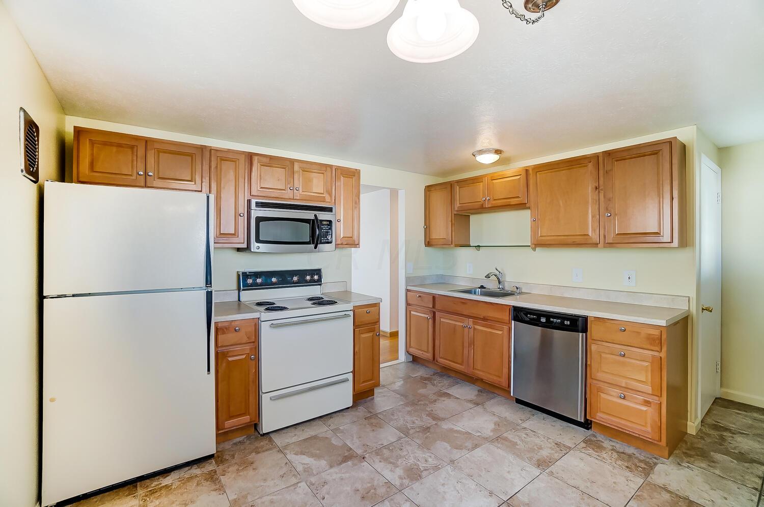 3972 Lynward Road Columbus, OH 43228 - Photo 8 of 39 Gallery Image 8