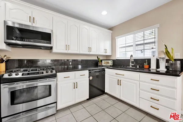 $899,000 | 15513 Cohasset Street, Van Nuys, CA 91406