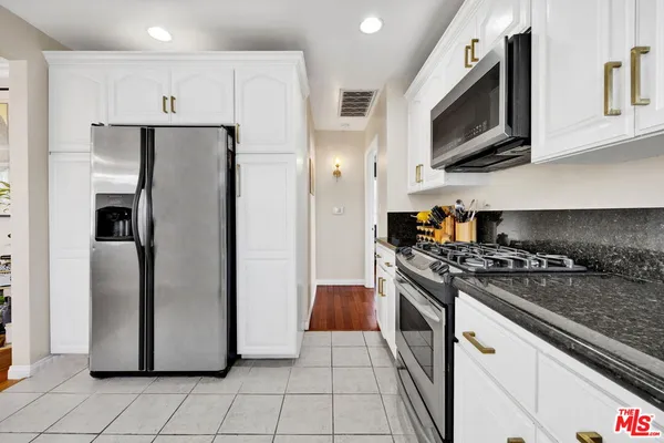 $899,000 | 15513 Cohasset Street, Van Nuys, CA 91406