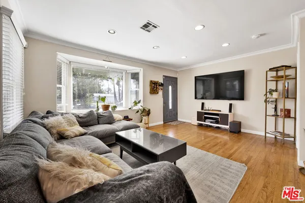 $899,000 | 15513 Cohasset Street, Van Nuys, CA 91406