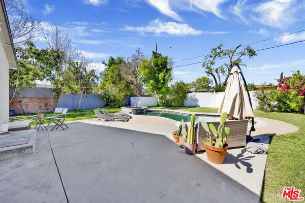 $899,000 | 15513 Cohasset Street, Van Nuys, CA 91406