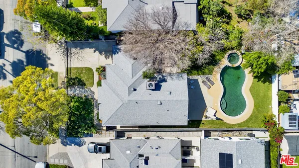 $899,000 | 15513 Cohasset Street, Van Nuys, CA 91406