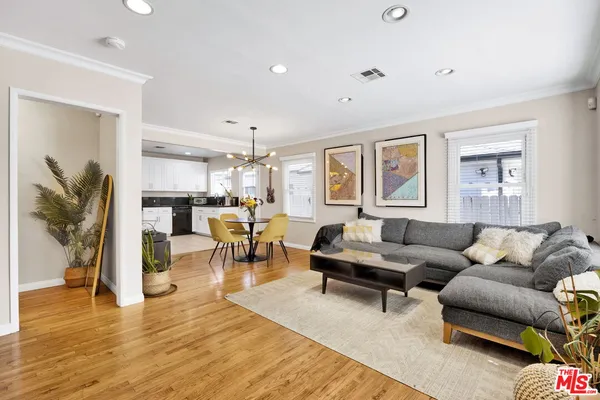 $899,000 | 15513 Cohasset Street, Van Nuys, CA 91406