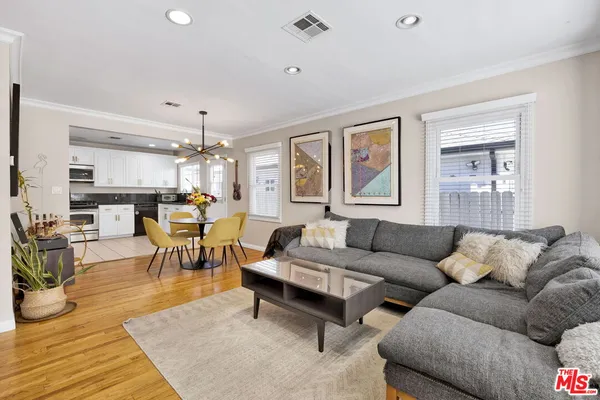 $899,000 | 15513 Cohasset Street, Van Nuys, CA 91406