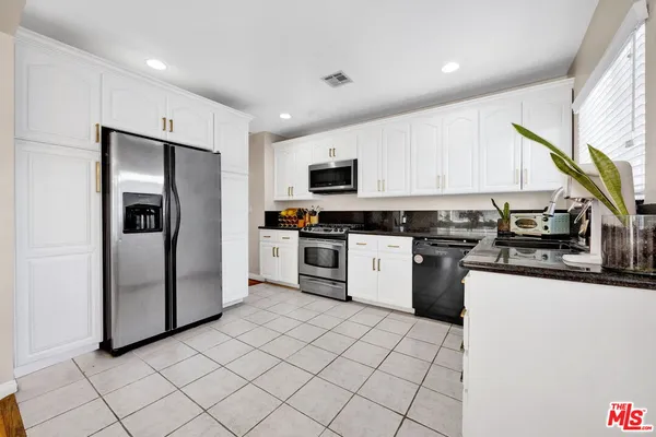 $899,000 | 15513 Cohasset Street, Van Nuys, CA 91406