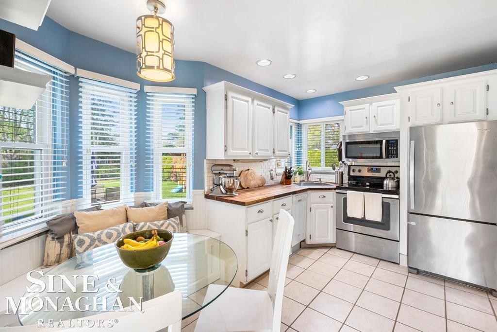 1075 Hawthorne Road Grosse Pointe, MI 48236 - Photo 9 of 39 50110770-8.JPG