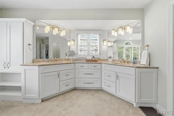 $1,350,000 | 14812 Brook Hill Drive, Chesterfield, MO 63017