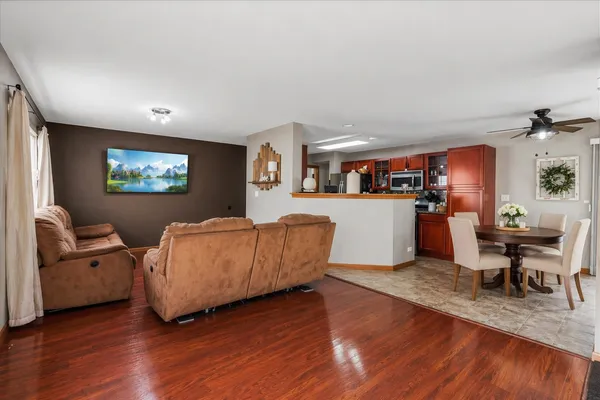 $249,900 | 649 Lincoln Station Drive, Unit 1302, Oswego, IL 60543