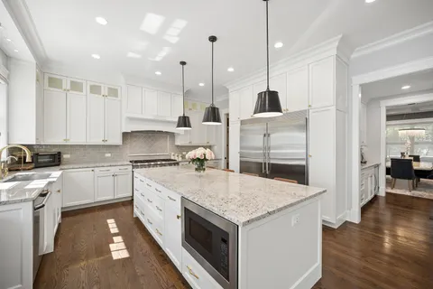 $1,985,000 | 909 Glenwood Lane, Glenview, IL 60025