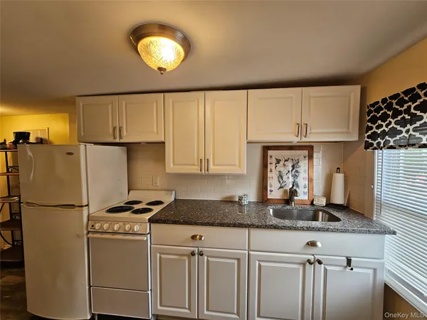 $1,200 | 49 Beacon Street, Unit UPPER APARTMENT, Beacon, NY 12508