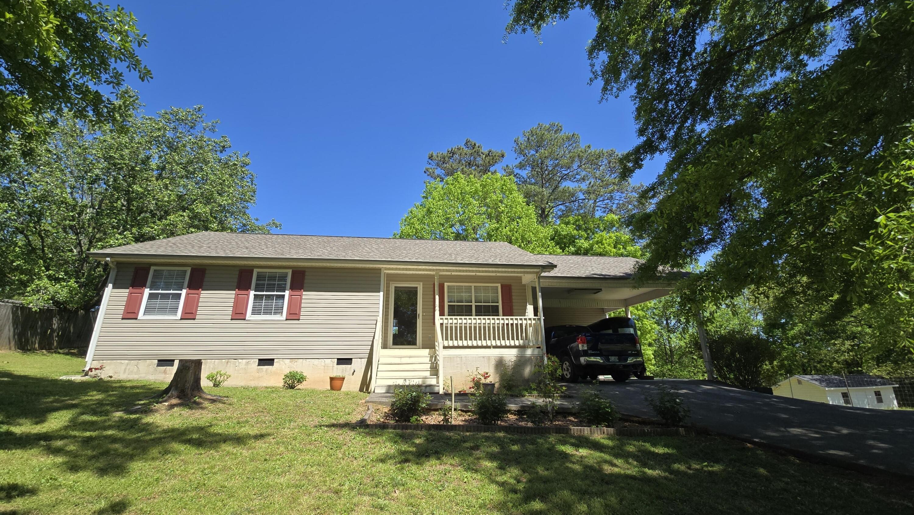 2437 South Riverbend Road Dalton, GA 30721 - Photo 2 of 14 3