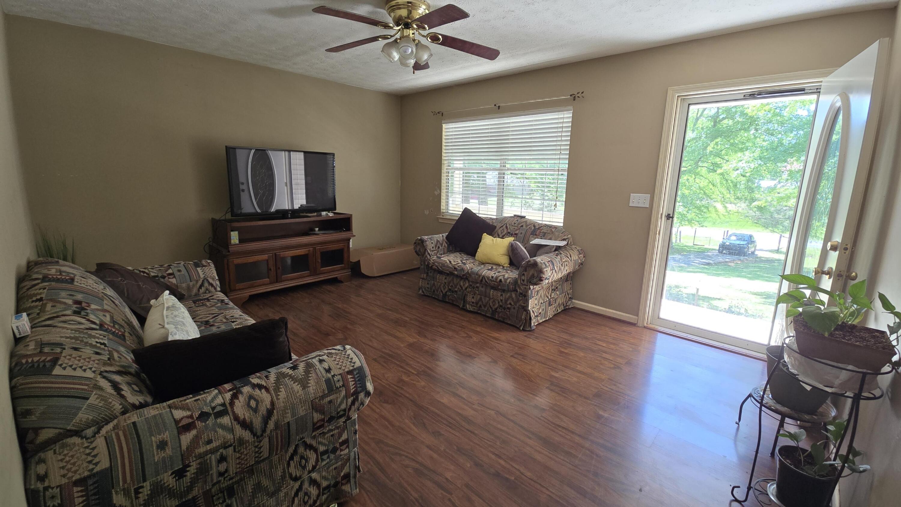 2437 South Riverbend Road Dalton, GA 30721 - Photo 4 of 14 6