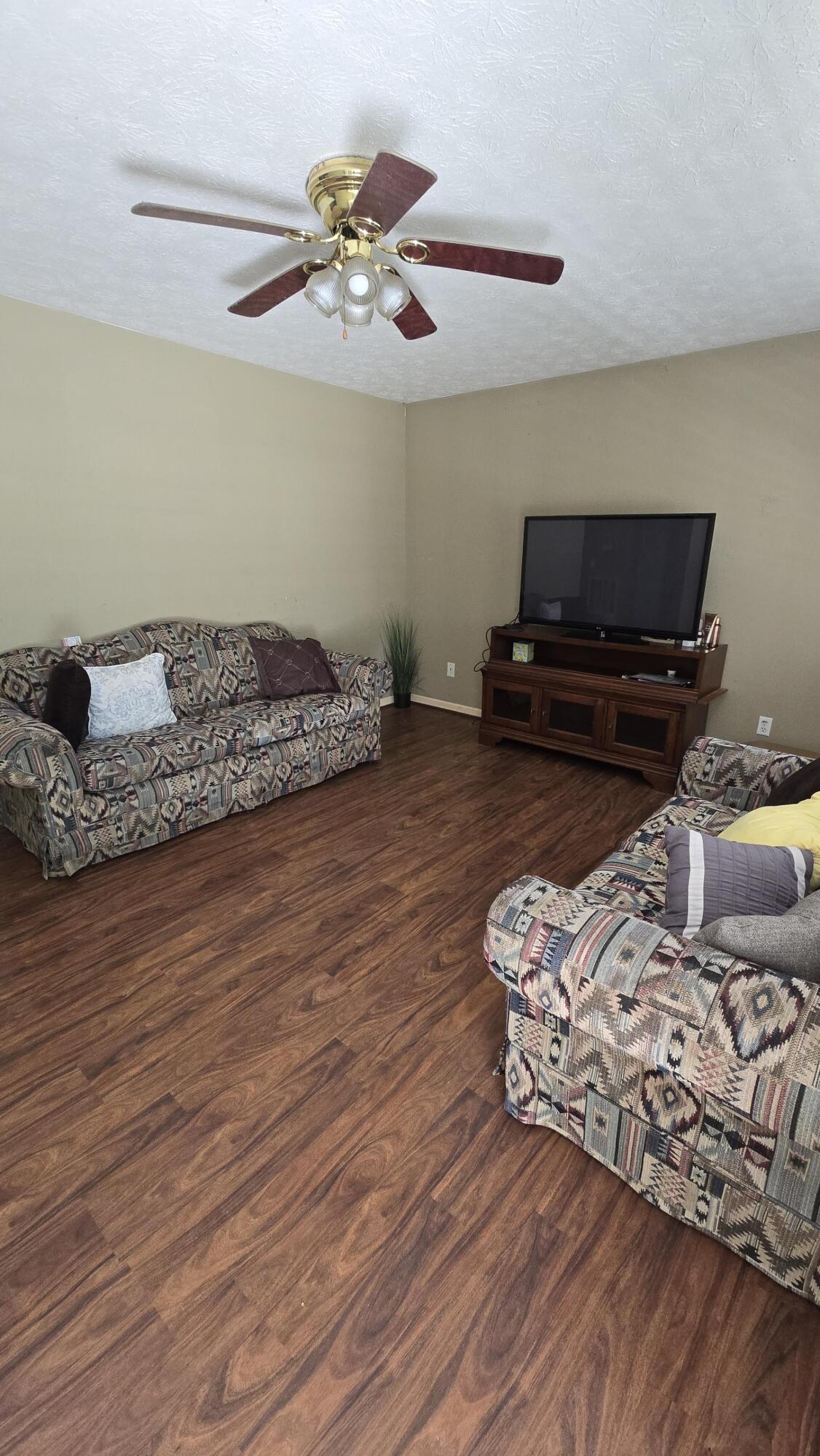 2437 South Riverbend Road Dalton, GA 30721 - Photo 5 of 14 7