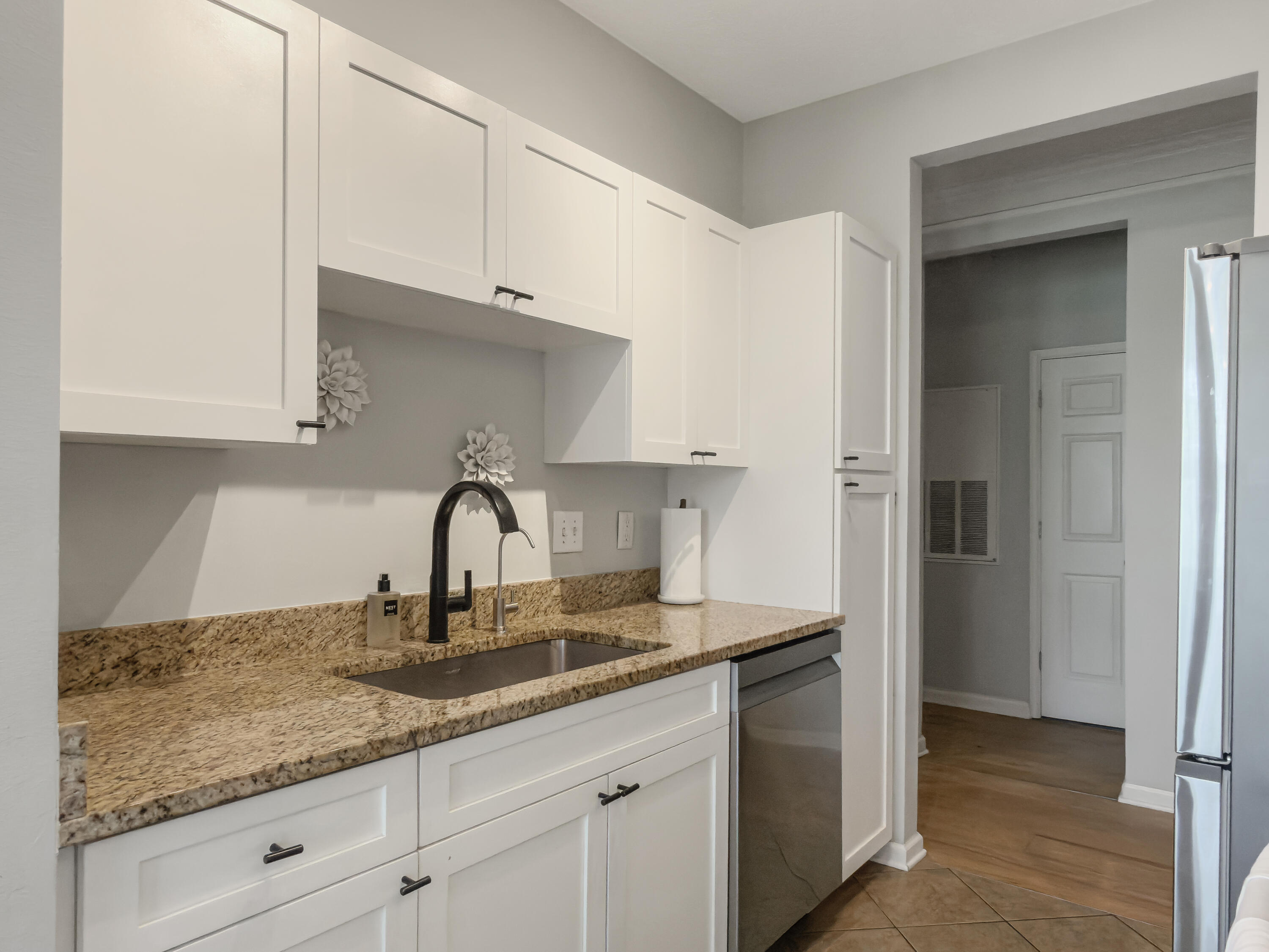 2432 Chatelain Way Mount Pleasant, SC 29464 - Photo 6 of 29 Photo Mar 30 2026, 3 02 08 PM