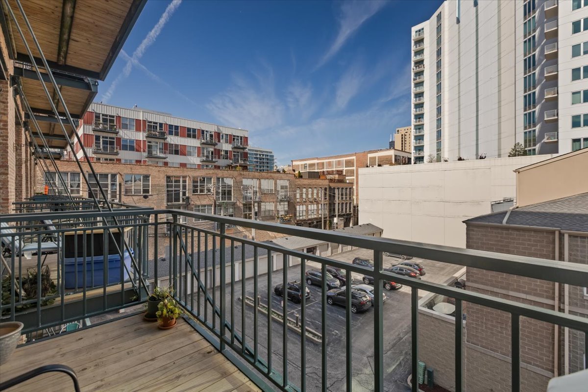 1632 South Indiana Avenue, Unit 403 Chicago, IL 60616 - Photo 21 of 23 a view of balcony with a street