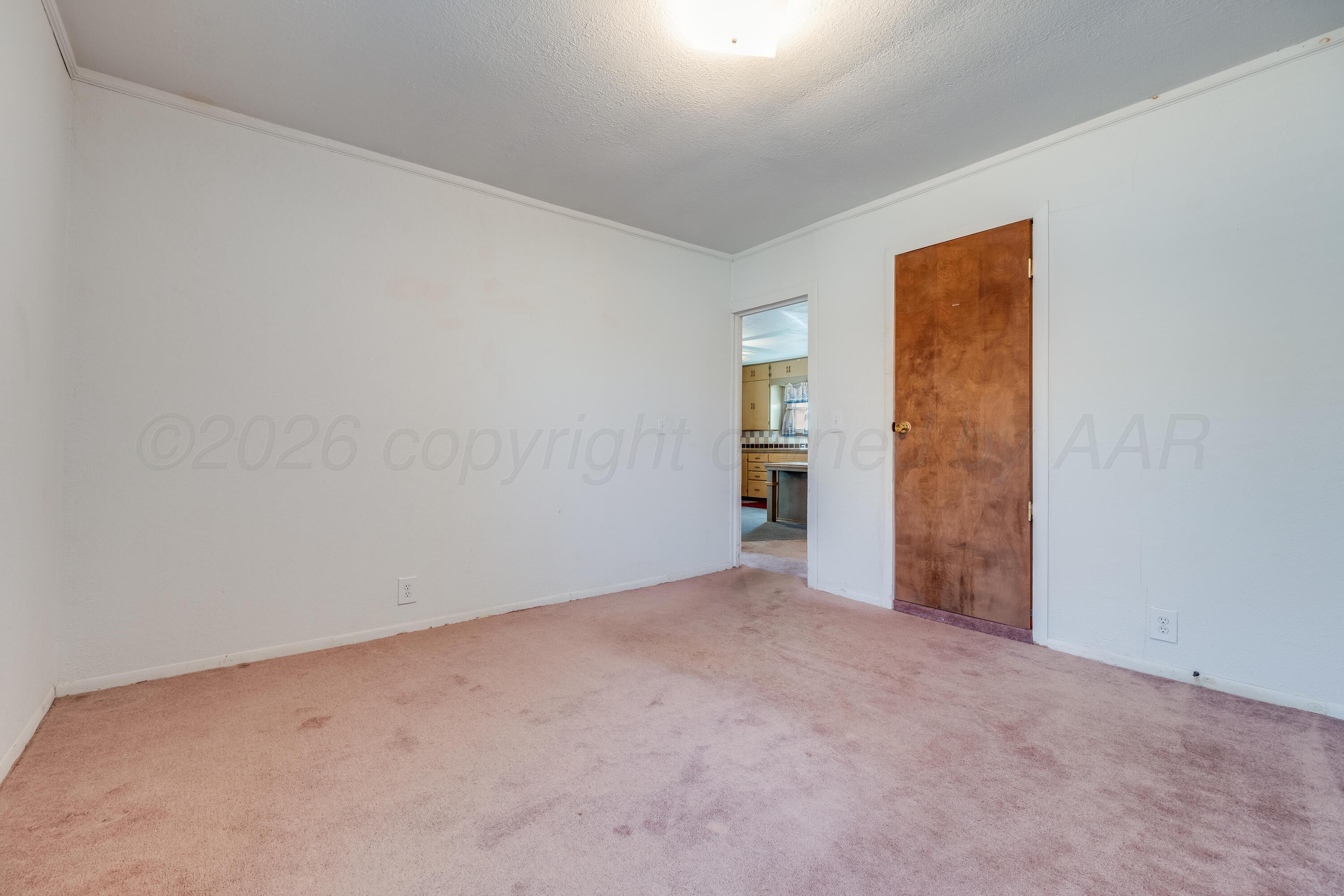 106 South Canadian Street Wheeler, TX 79096 - Photo 18 of 20 an empty room with closet
