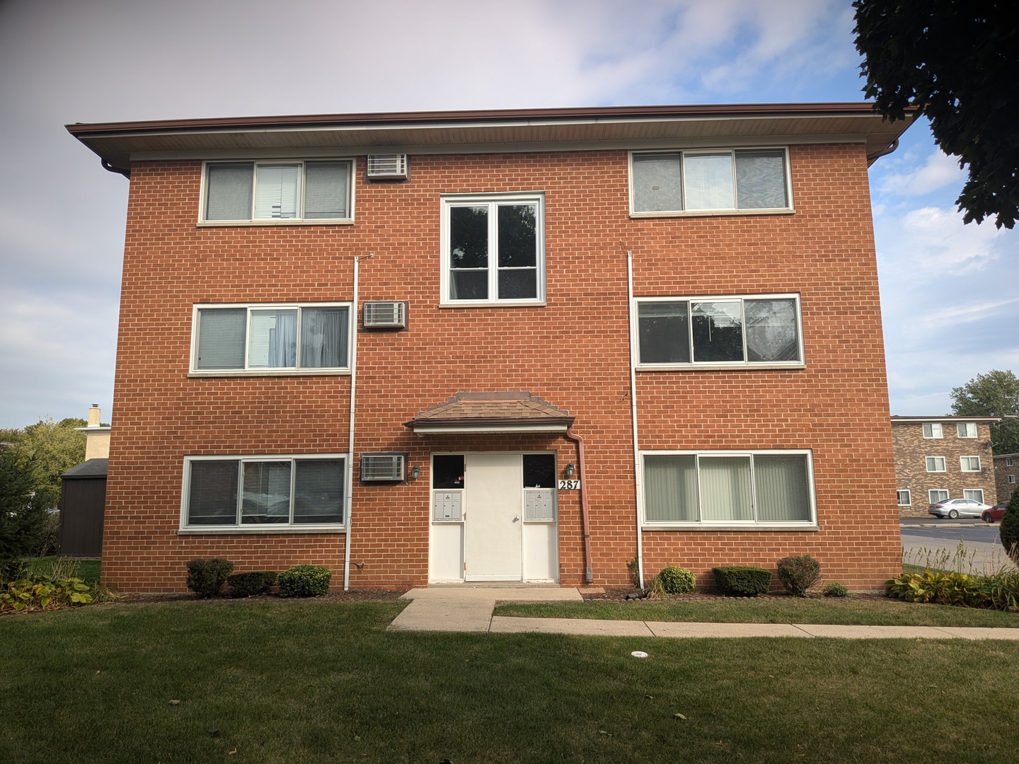 287 8th Street Wheeling, IL 60090 - Photo 1 of 26 Gallery Image 1