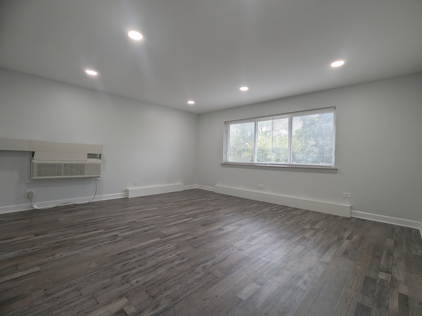 287 8th Street Wheeling, IL 60090 - Photo 14 of 26 Gallery Image 14