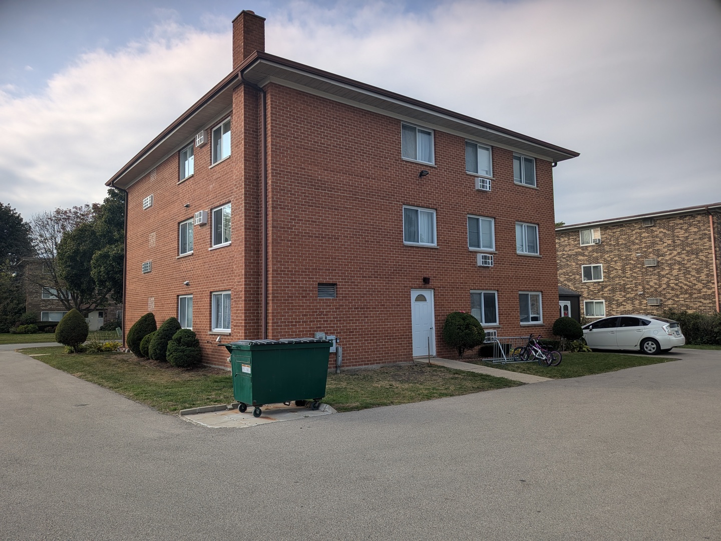 287 8th Street Wheeling, IL 60090 - Photo 2 of 26 Gallery Image 2