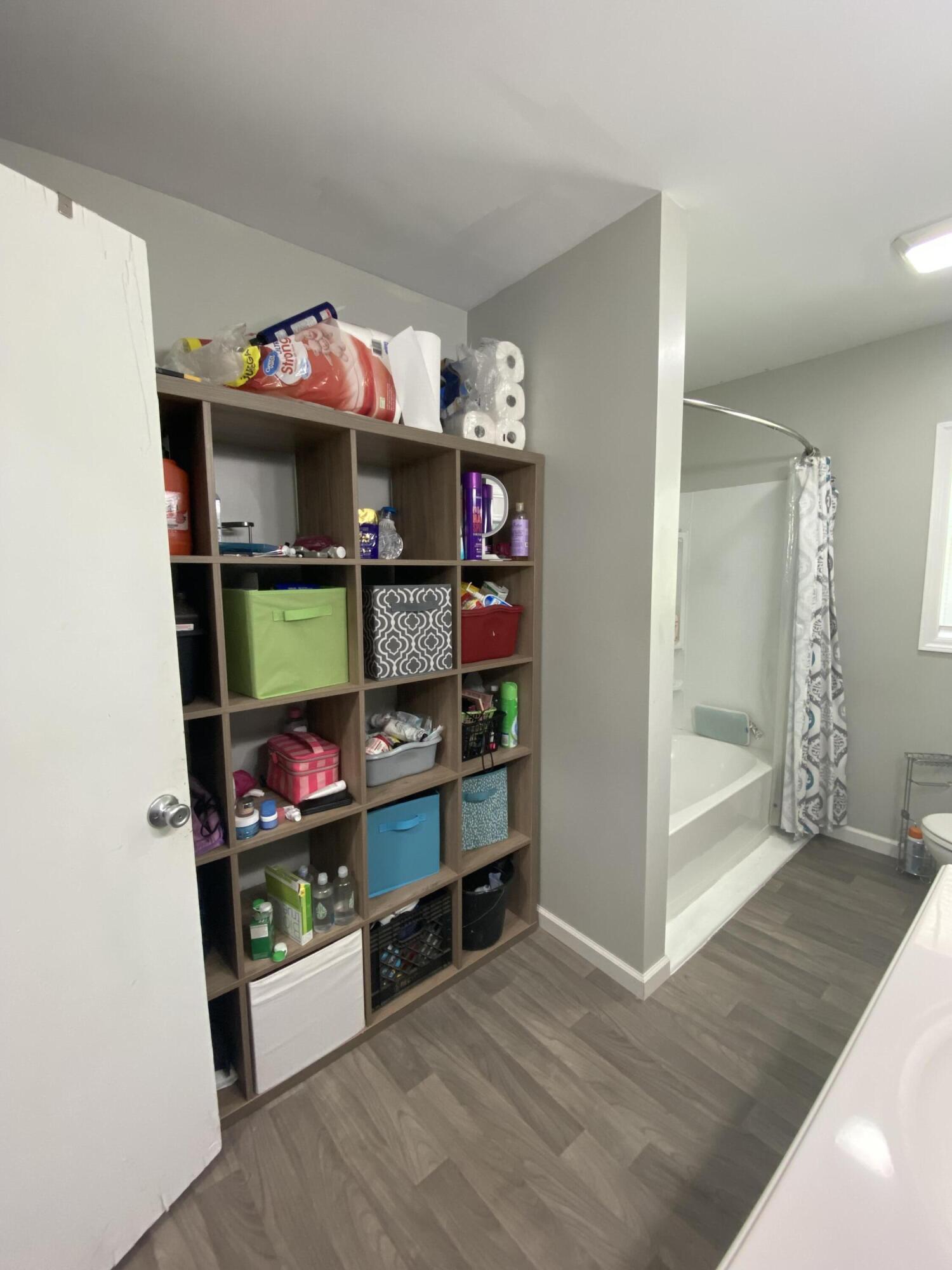 1701 Siam Road Elizabethton, TN 37643 - Photo 16 of 23 16 - Family Bath 1