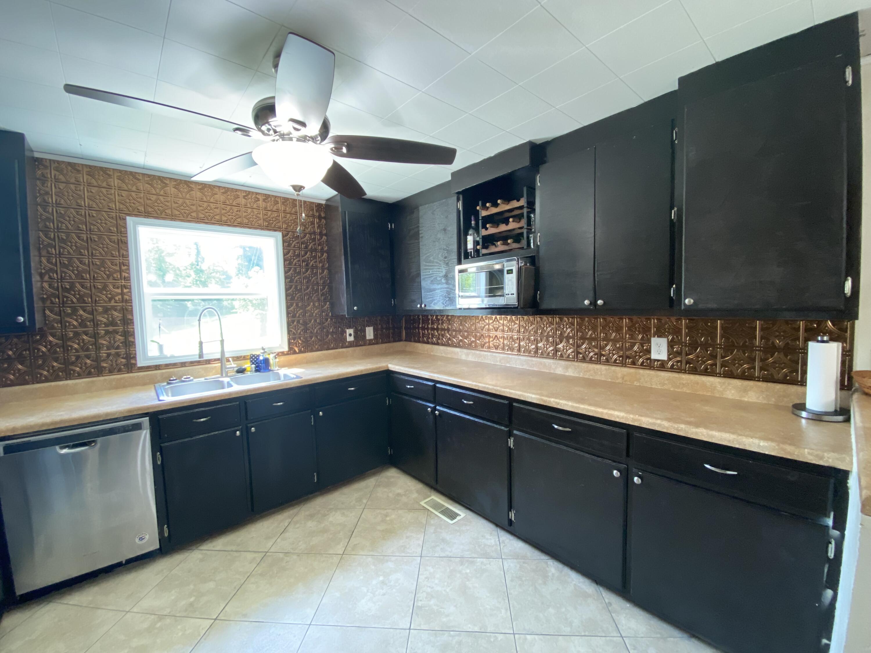 1701 Siam Road Elizabethton, TN 37643 - Photo 4 of 23 4 - Kitchen 2