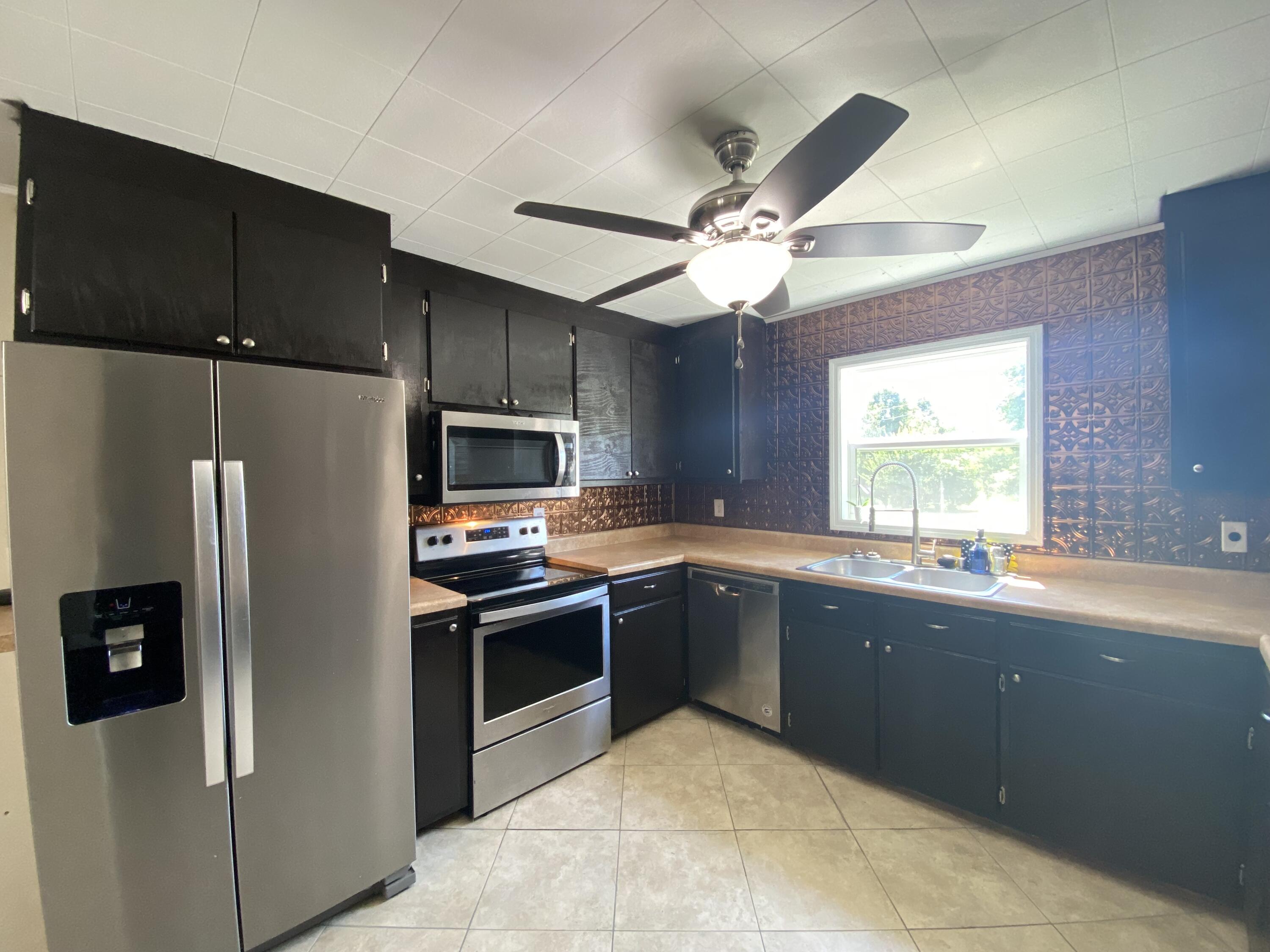 1701 Siam Road Elizabethton, TN 37643 - Photo 5 of 23 5 - kitchen 3