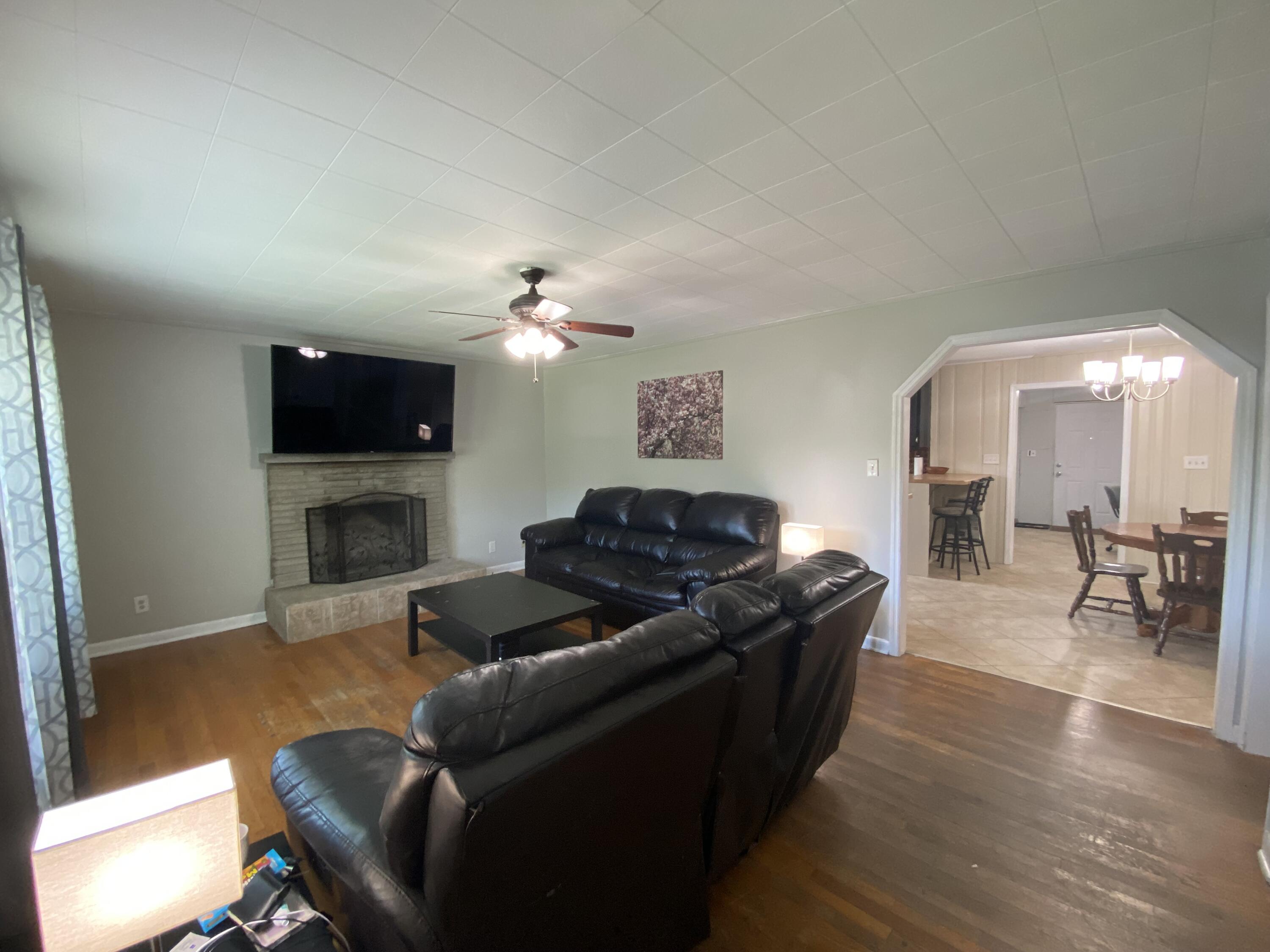 1701 Siam Road Elizabethton, TN 37643 - Photo 7 of 23 7 - Living Rm 2