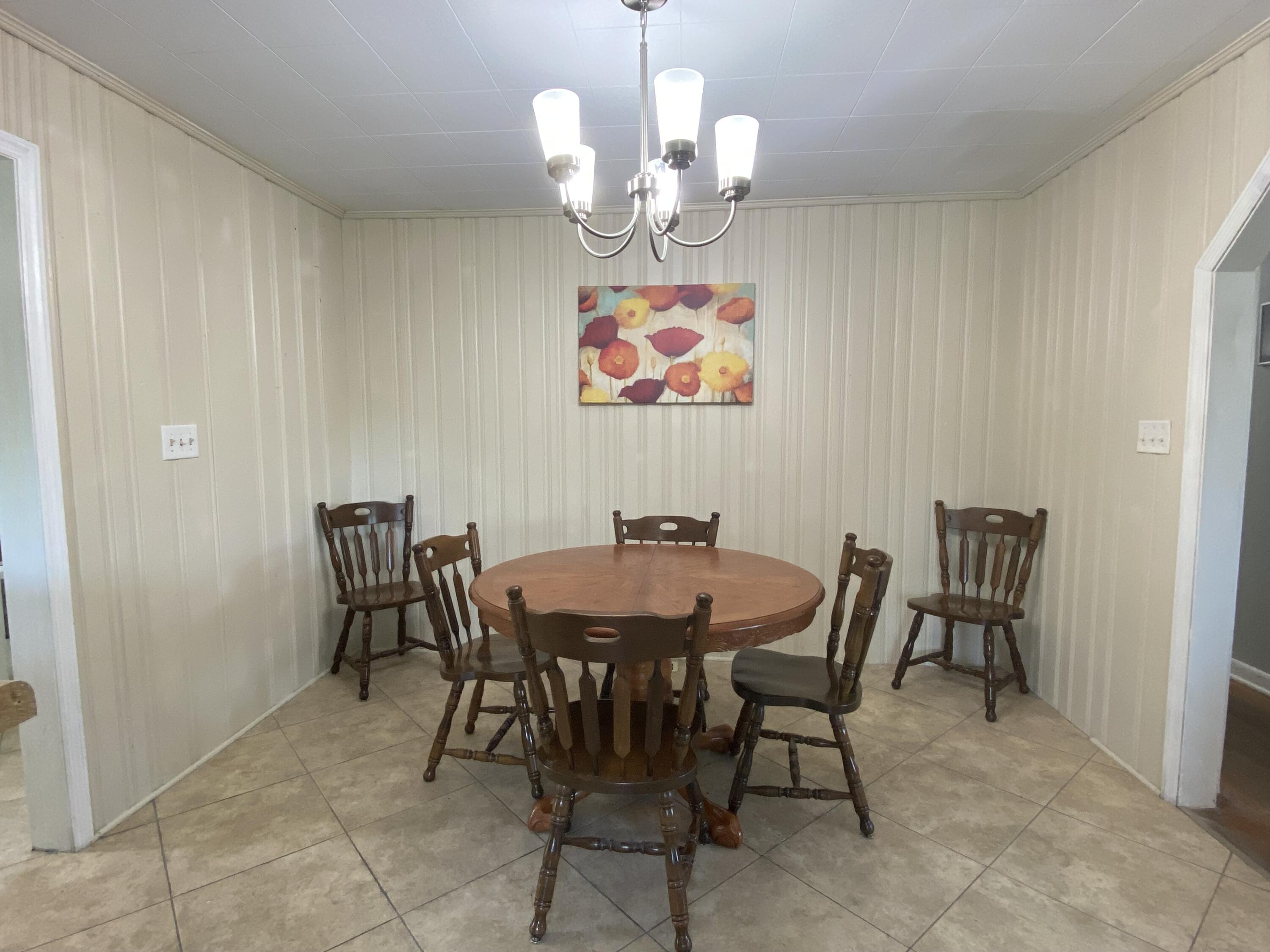 1701 Siam Road Elizabethton, TN 37643 - Photo 10 of 23 10 - Dining Area