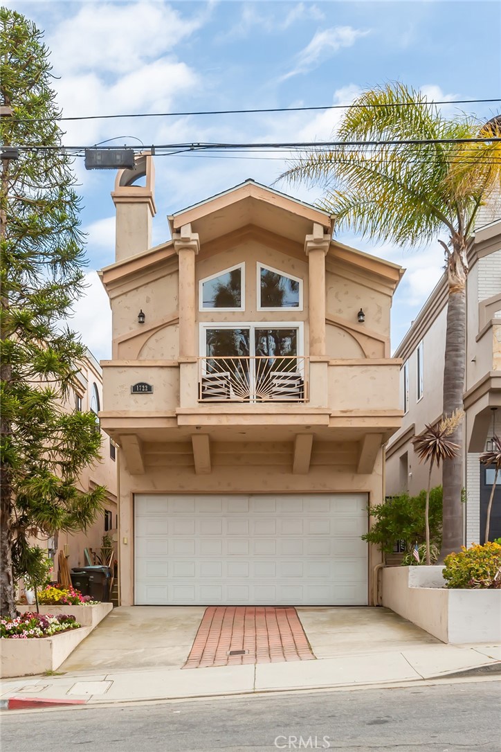 a view of a house with a outdoor space