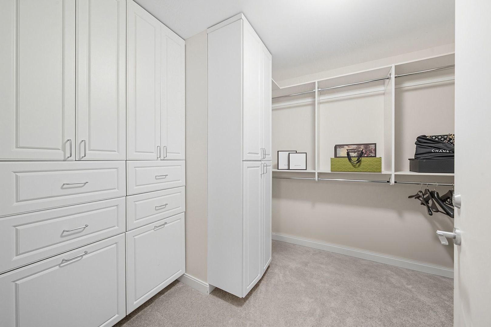 60 East Monroe Street, Unit 5601 Chicago, IL 60603 - Photo 21 of 50 a en suite bathroom with a granite countertop sink and a mirror