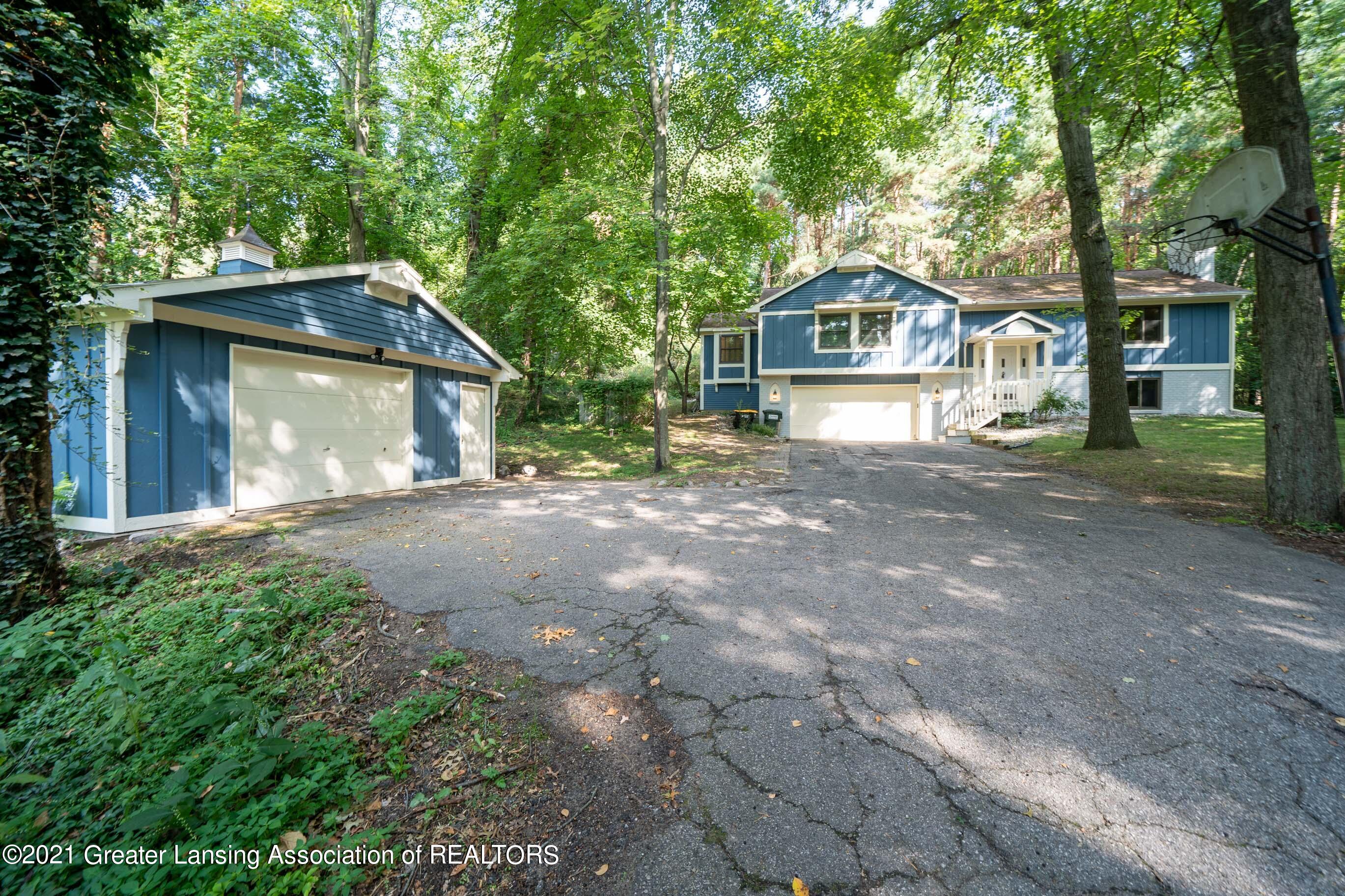 6025 Cascade Road Southeast Grand Rapids, MI 49546 - Photo 31 of 31 full shot with 2nd garage
