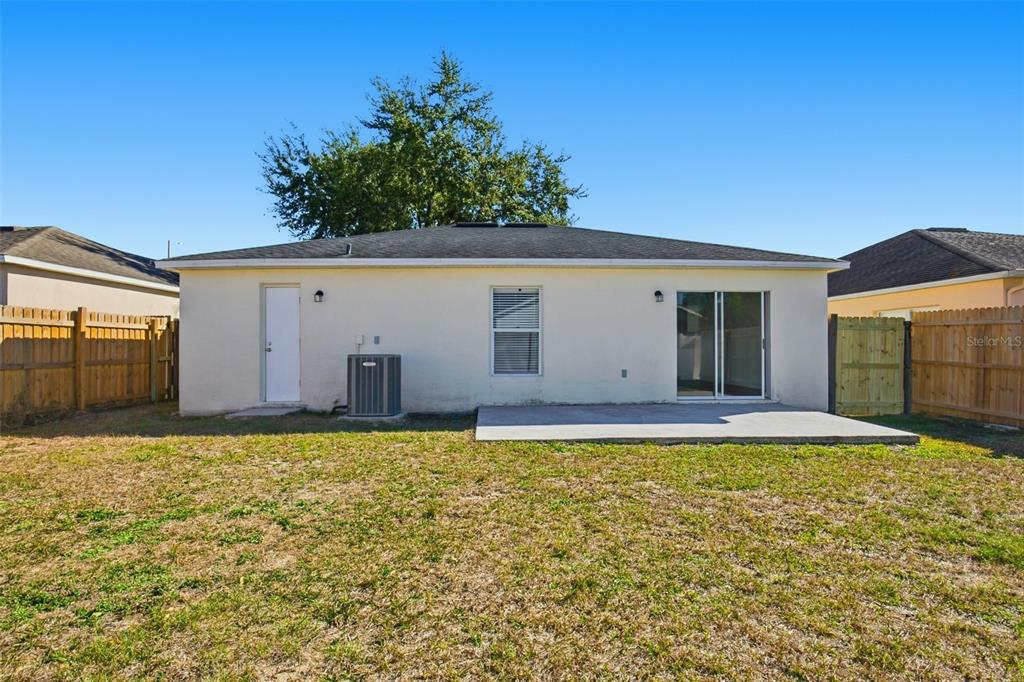 914 Stallion Way Valrico, FL 33594 - Photo 37 of 38 a house that has a swimming pool in front of it