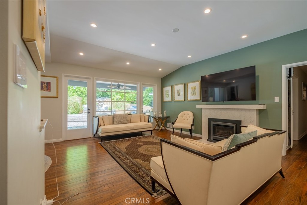 1435 Valane Drive Glendale, CA 91208 - Photo 12 of 45