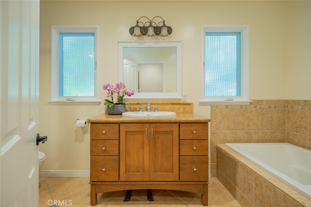 1435 Valane Drive Glendale, CA 91208 - Photo 20 of 45