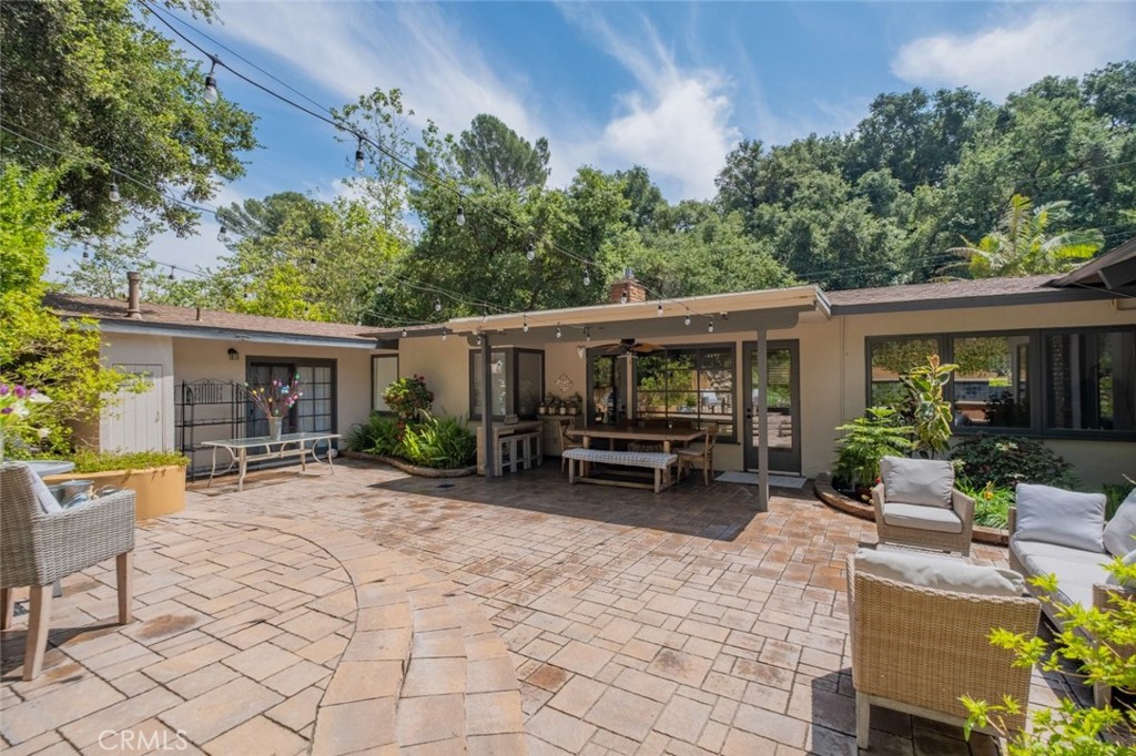 1435 Valane Drive Glendale, CA 91208 - Photo 6 of 45