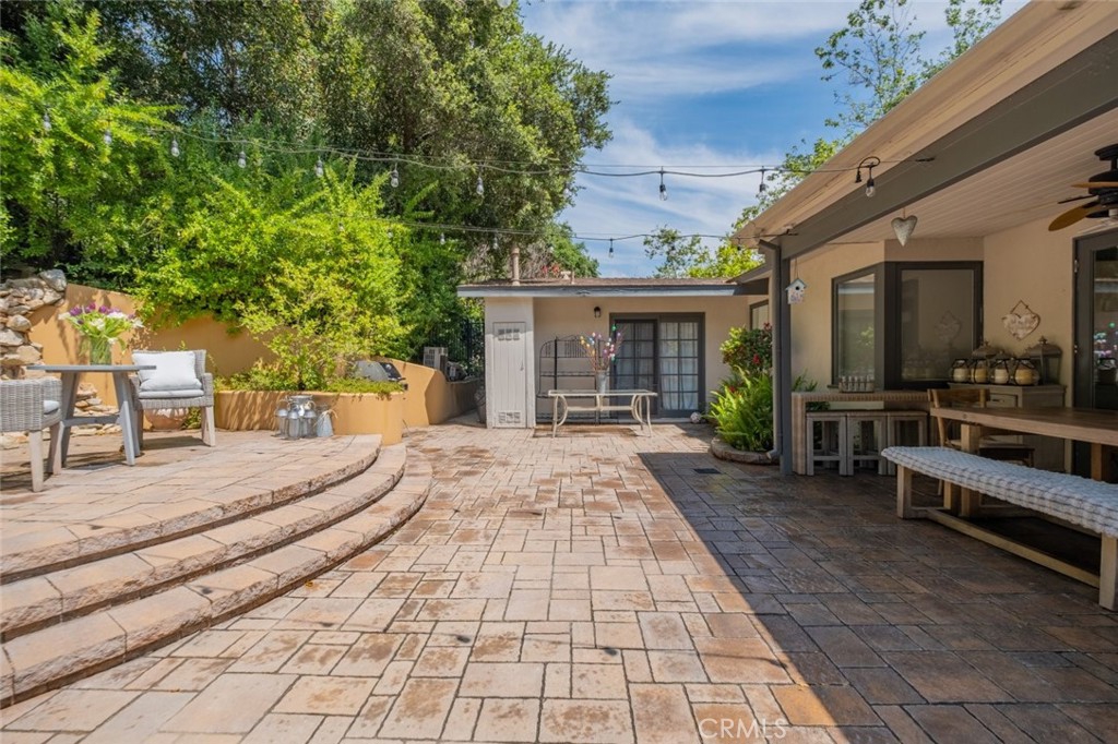 1435 Valane Drive Glendale, CA 91208 - Photo 7 of 45