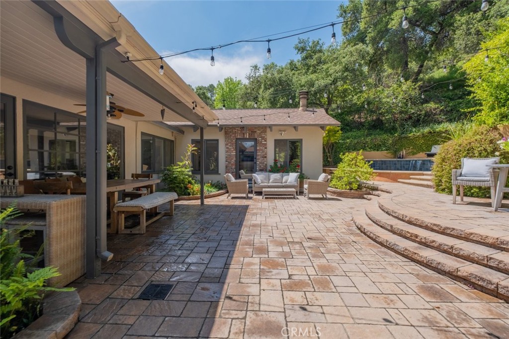 1435 Valane Drive Glendale, CA 91208 - Photo 8 of 45