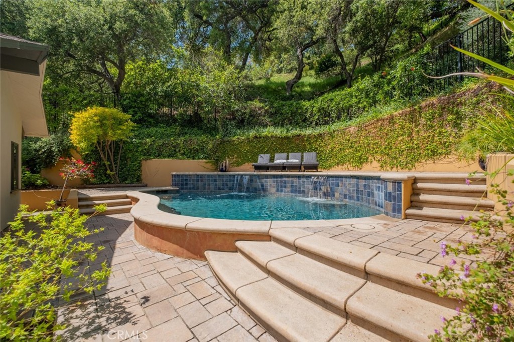 1435 Valane Drive Glendale, CA 91208 - Photo 9 of 45