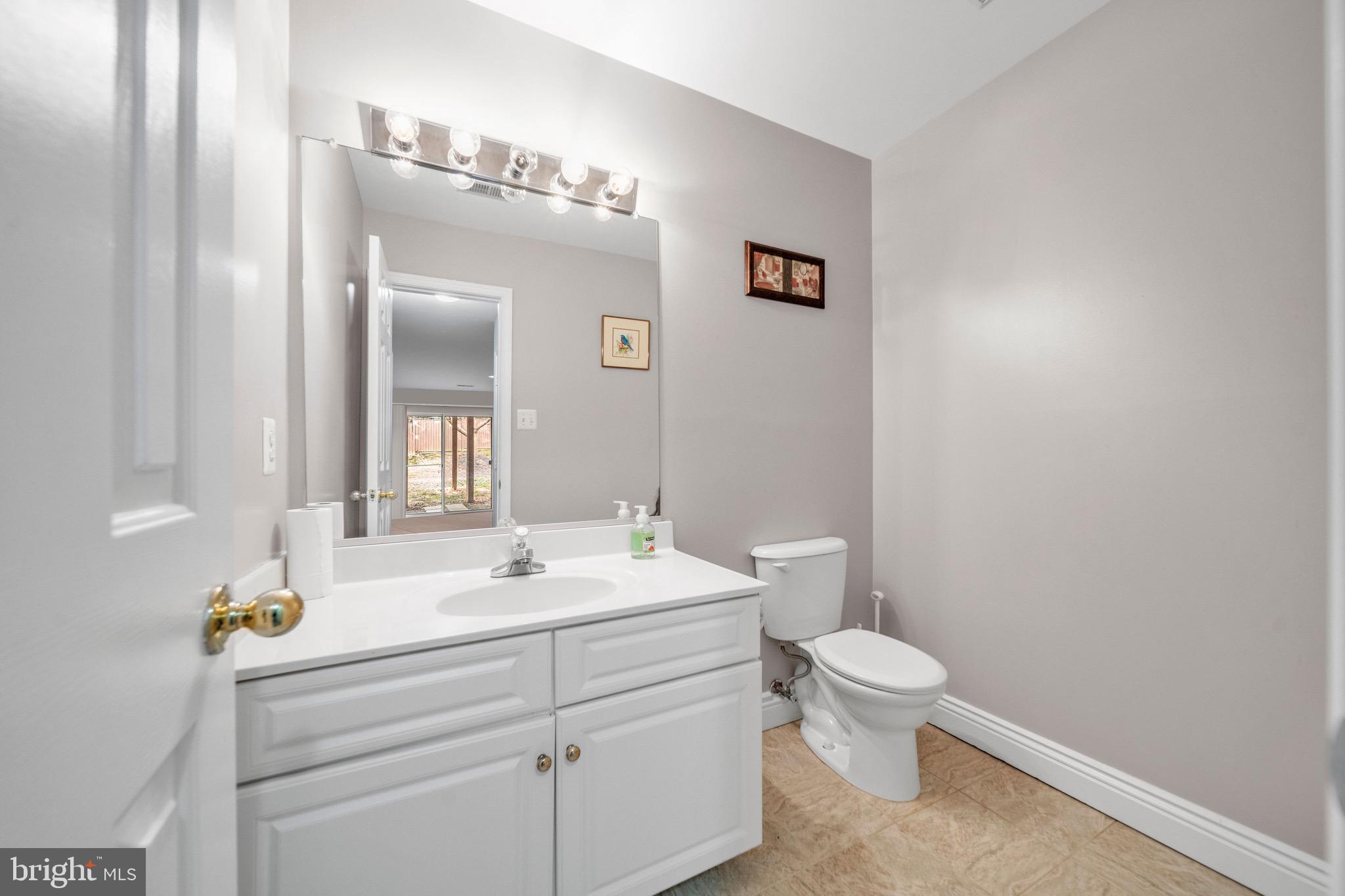 122 Longpoint Way Gaithersburg, MD 20878 - Photo 29 of 37 a bathroom with a toilet a sink and mirror