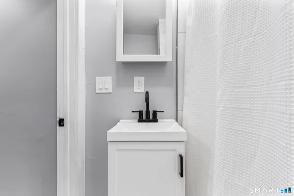 $2,600 | 302 Exchange Street, Unit 2, New Haven, CT 06513