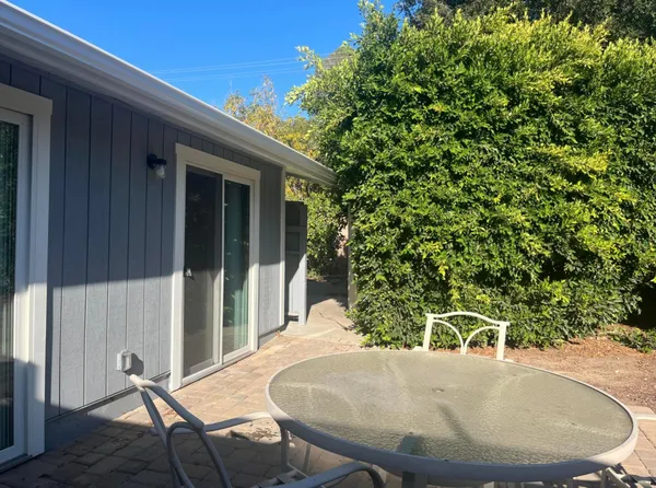 $6,000 | 832 Grove Lane, Santa Barbara, CA 93105