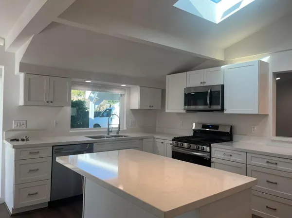 $6,000 | 832 Grove Lane, Santa Barbara, CA 93105